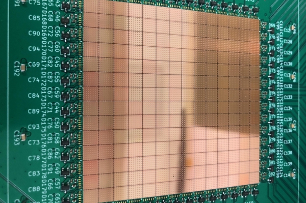This imaging sensor sees right through you with terahertz waves – TechCrunch MIT Terahertz Refractarray 01 PRESS 1
