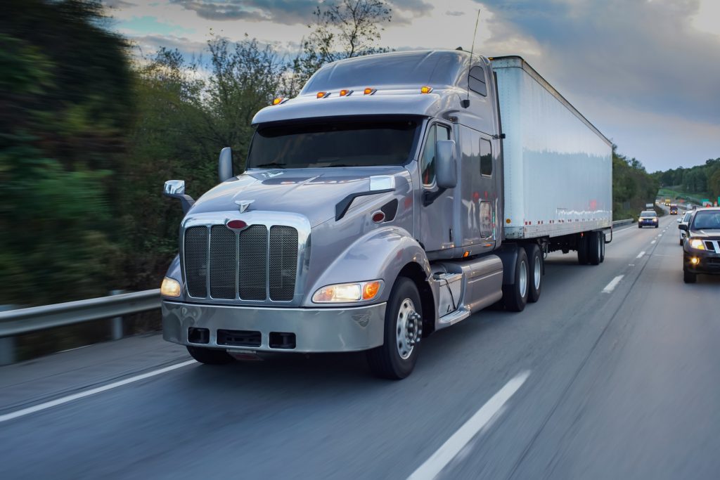 3 Tips to Avoid Road Accidents When Driving a Day Cab Semi Truck semi truck